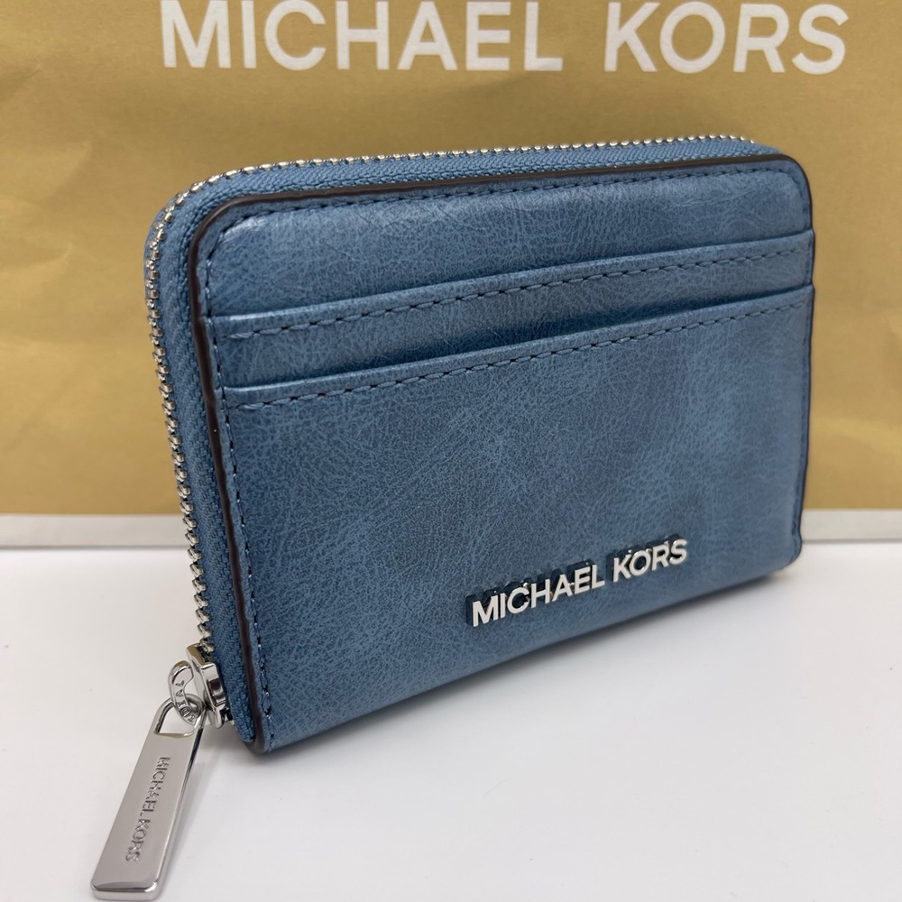 MICHAEL KORS Jet Set Medium Distressed Zip Around Card Case
Cornflower
NWT - Picture 14 of 16